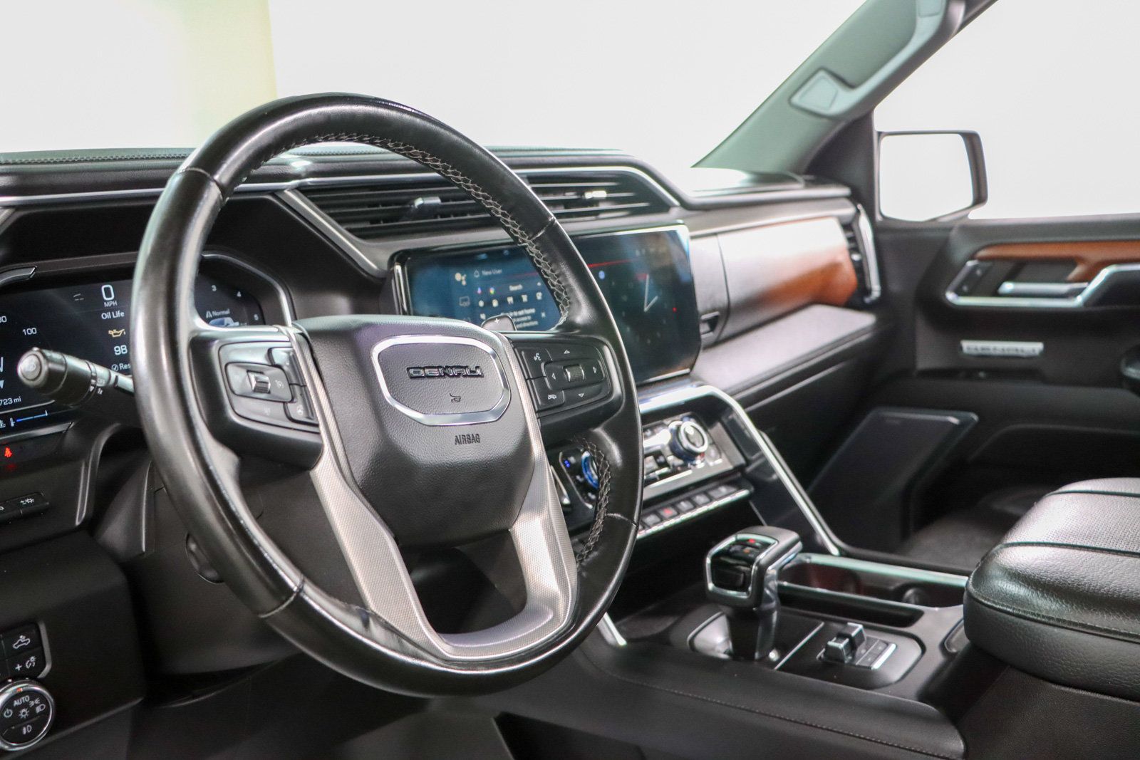 Used 2023 GMC Sierra 1500 Denali w/ Technology Package AWD/4WD image 28