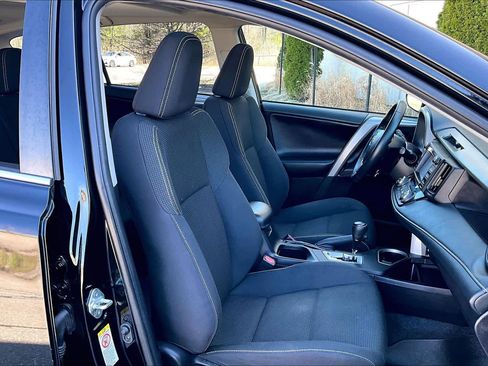 Used 2018 Toyota RAV4 XLE AWD/4WD image 8