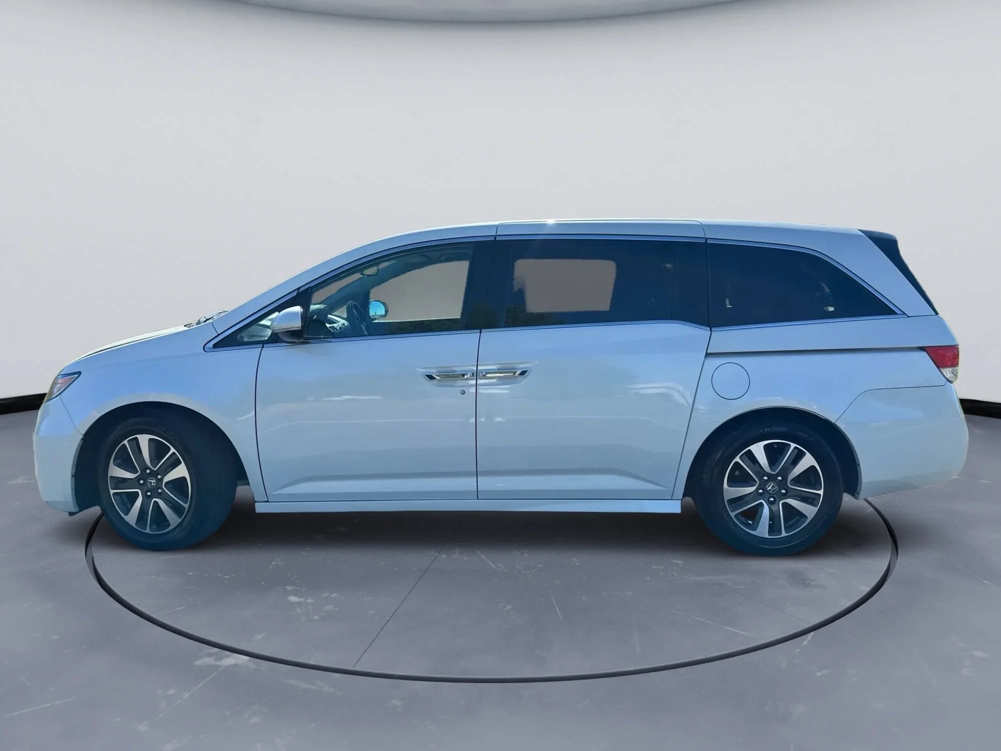 Used 2014 Honda Odyssey Touring image 5