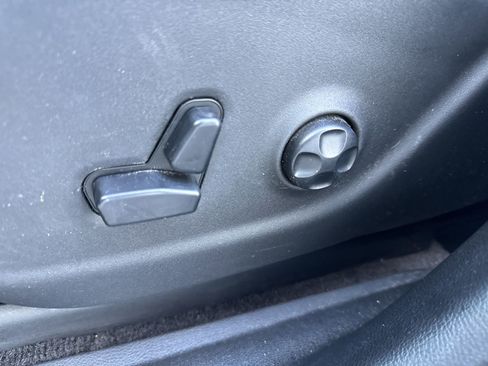 Used 2016 Jeep Cherokee Limited image 19