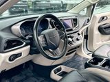 Used 2020 Chrysler Pacifica Touring-L image 4