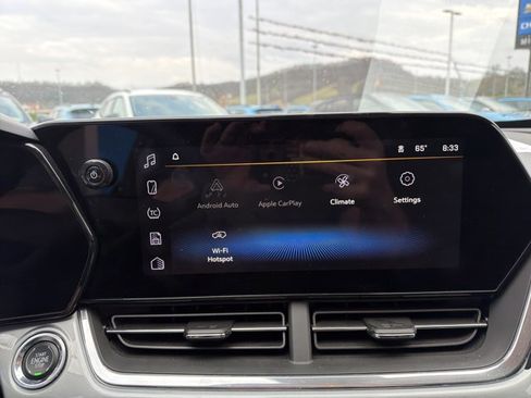 Used 2025 Chevrolet Trax LT FWD image 21