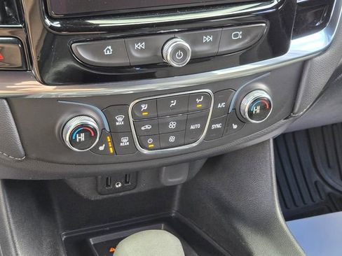 Used 2023 Chevrolet Traverse LT image 26