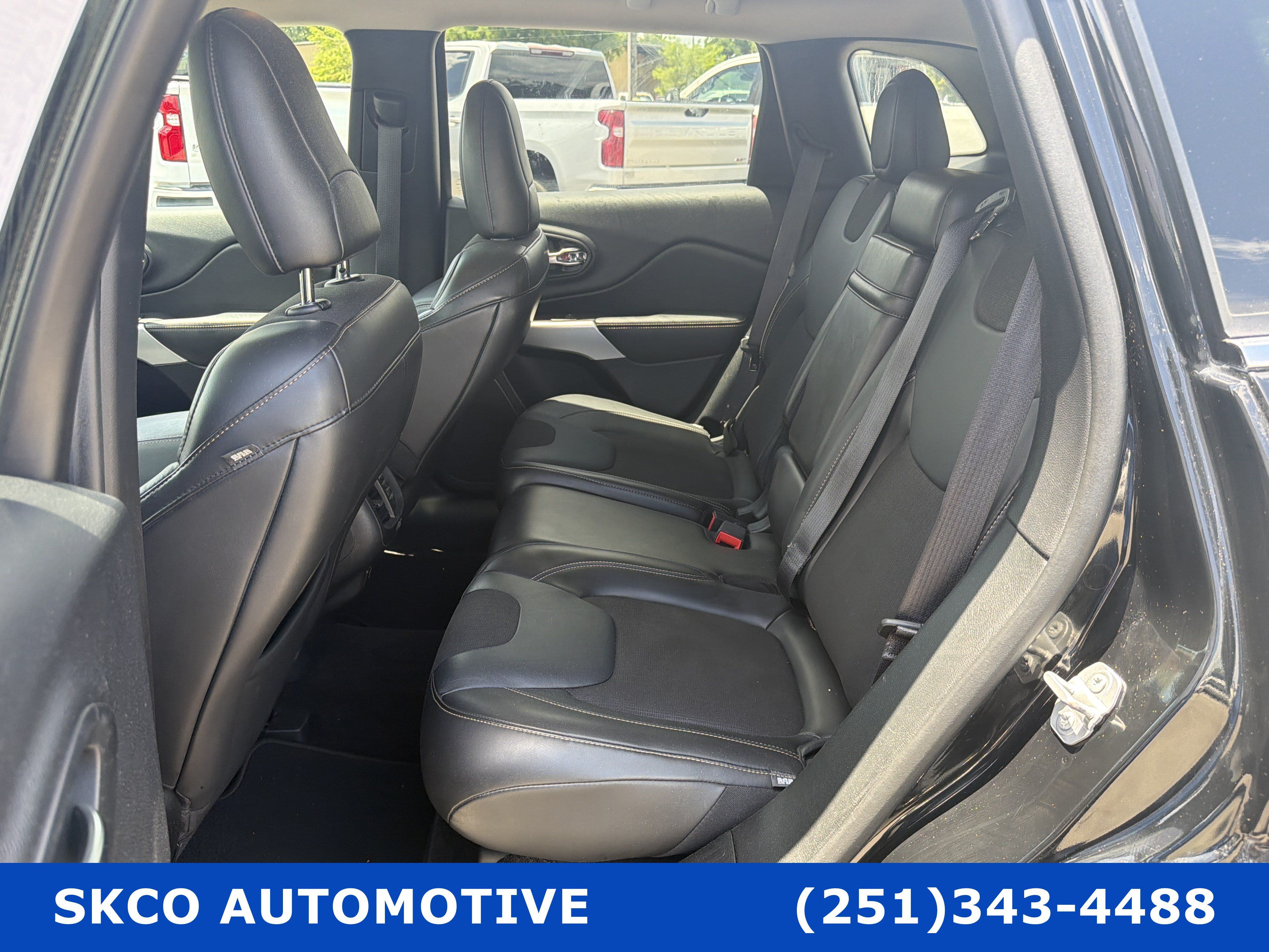 Used 2018 Jeep Cherokee Latitude Plus AWD/4WD image 14