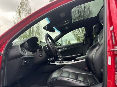Used 2018 Kia Stinger GT2 image 13