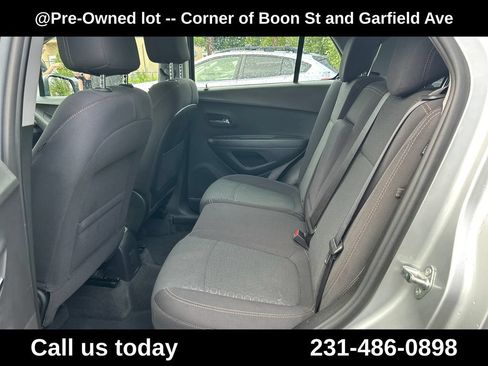 Used 2020 Chevrolet Trax LS AWD/4WD image 21