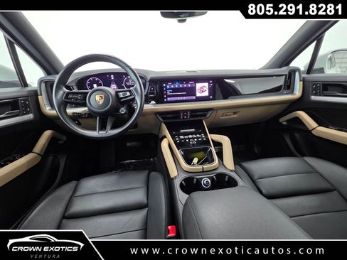 Used 2024 Porsche Cayenne image 19
