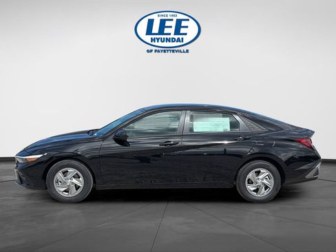 New 2026 Hyundai Elantra SE FWD image 6