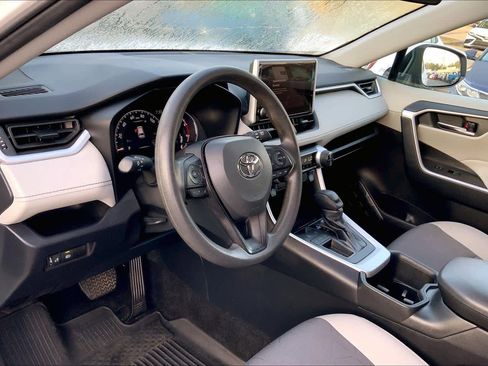 Used 2024 Toyota RAV4 XLE FWD image 17