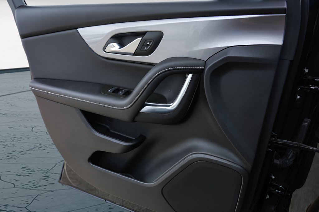 Used 2024 Chevrolet Blazer LT w/ Redline Edition FWD image 22