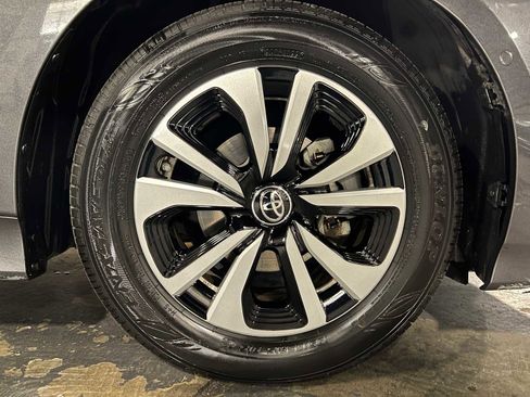 Used 2017 Toyota Prius Prime Premium image 9