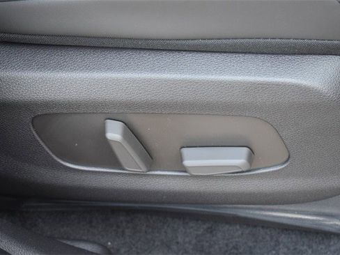 New 2026 Kia Carnival EX image 12