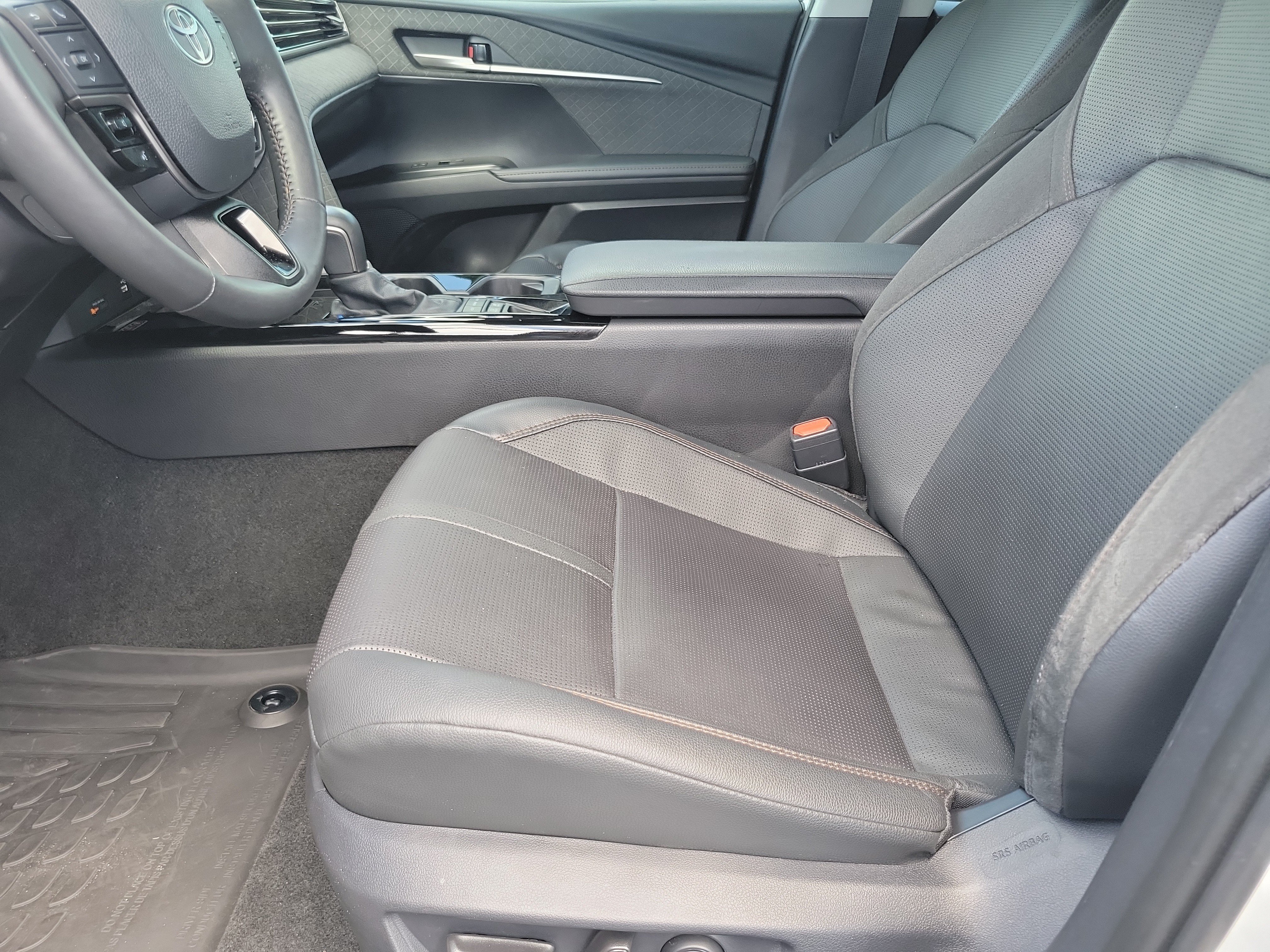 Used 2025 Toyota Camry XLE FWD image 19