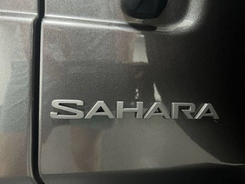 Used 2025 Jeep Wrangler Unlimited Sahara AWD/4WD image 31