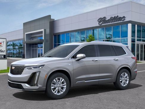 New 2025 Cadillac XT6 Luxury image 2