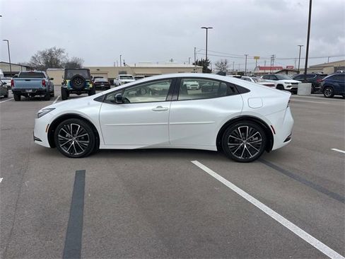 Used 2025 Toyota Prius XLE image 8