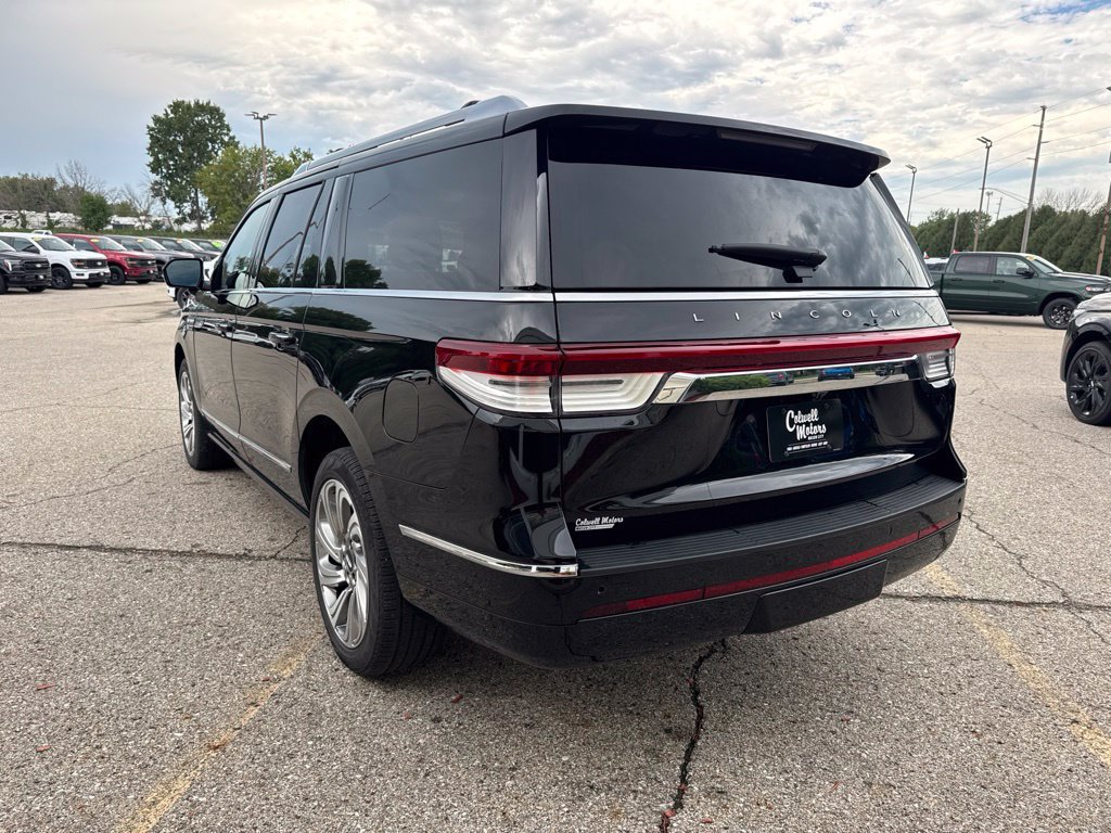 Used 2024 Lincoln Navigator L Reserve AWD/4WD image 5