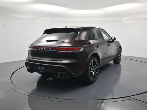 Certified 2024 Porsche Macan AWD/4WD image 36