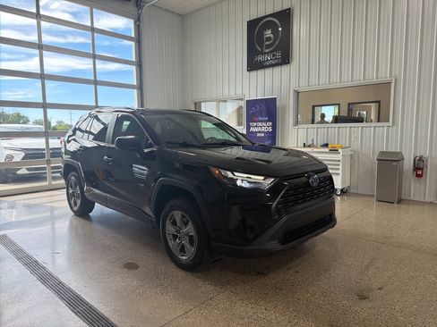 Used 2023 Toyota RAV4 LE AWD/4WD image 6