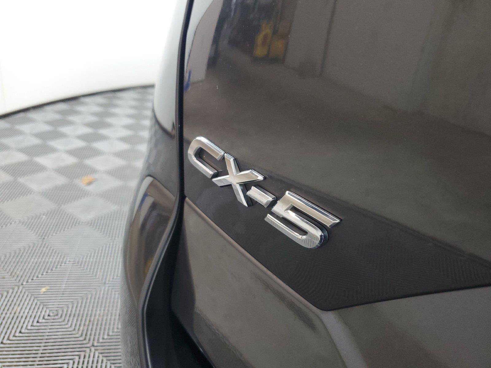 Used 2017 MAZDA CX-5 Touring w/ Preferred Equipment Package FWD image 8