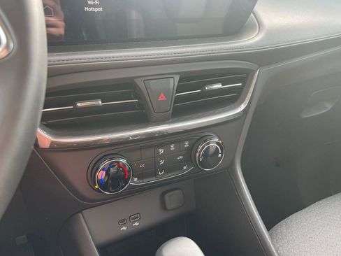 Used 2025 Buick Encore GX Preferred w/ Advanced Technology Package image 17