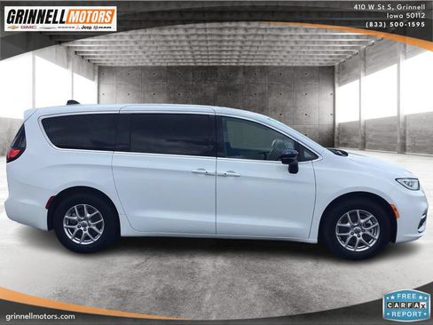 Used 2025 Chrysler Pacifica Select FWD image 4