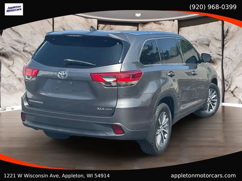 Used 2018 Toyota Highlander XLE AWD/4WD image 7