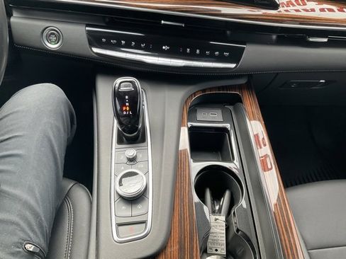 Used 2022 Cadillac Escalade Luxury image 27