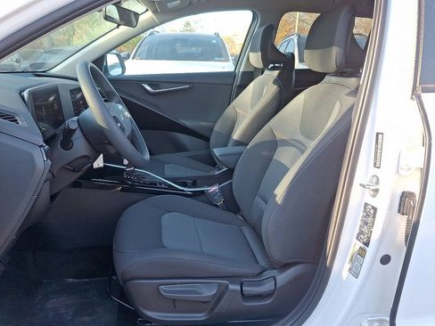 New 2025 Kia Niro LX image 9