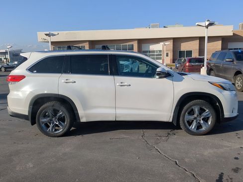 Used 2018 Toyota Highlander Limited Platinum image 6
