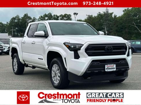 Certified 2025 Toyota Tacoma SR5 AWD/4WD image 2