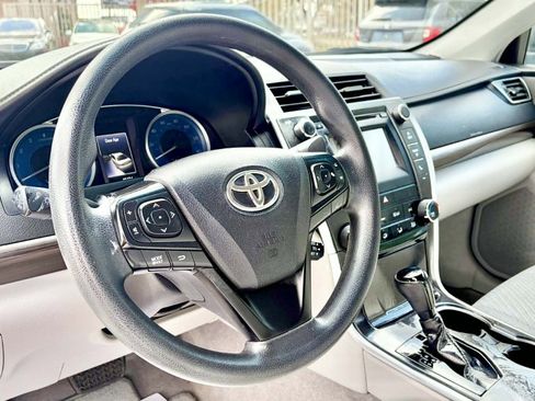 Used 2016 Toyota Camry LE image 11