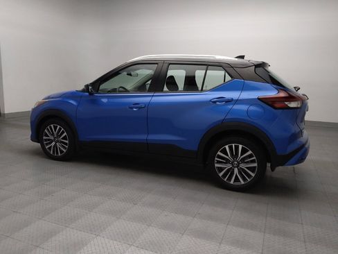 Used 2021 Nissan Kicks SV image 3