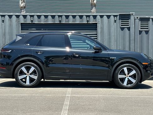 Used 2026 Porsche Cayenne E-Hybrid AWD/4WD image 9