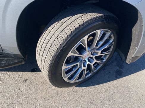 Used 2025 GMC Yukon XL Denali image 4