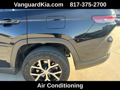 Used 2024 Jeep Grand Cherokee L Limited w/ Luxury Tech Group II image 9