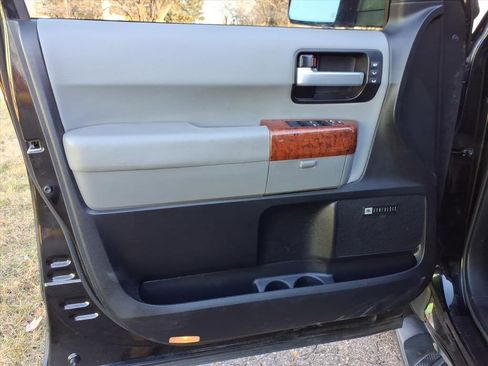 Used 2020 Toyota Sequoia Platinum image 17