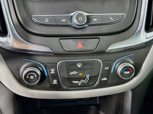 Used 2020 Chevrolet Equinox LS w/ LS Convenience Package FWD image 17