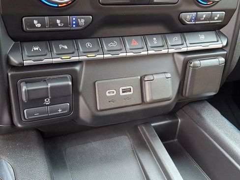 Used 2021 Chevrolet Silverado 1500 High Country image 11