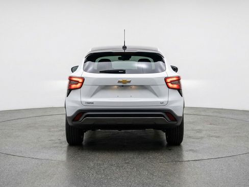 Used 2025 Chevrolet Trax LT w/ LT Convenience Package image 7
