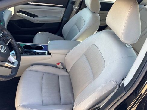 Used 2021 Nissan Altima 2.5 SV w/ SV Premium Package image 9