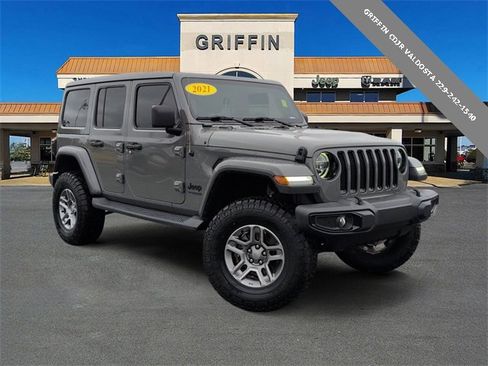 Used 2021 Jeep Wrangler Unlimited Sahara image 2