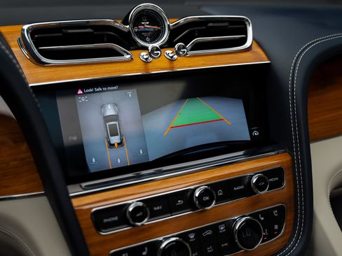 Used 2024 Bentley Bentayga AWD/4WD image 50