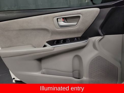 Used 2015 Toyota Camry XSE image 23