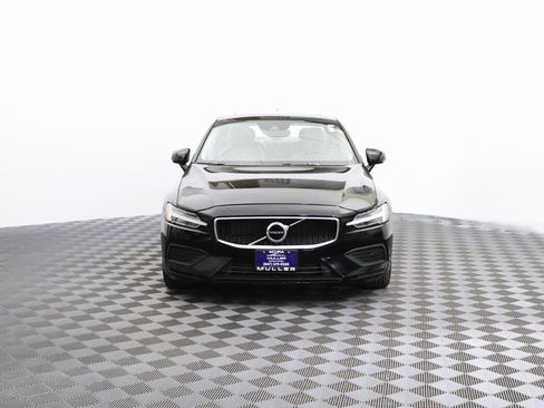 Used 2019 Volvo S60 T5 Momentum w/ Premium Package image 4