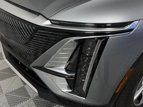 Used 2024 Cadillac Lyriq Tech RWD image 12