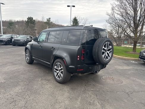 Used 2024 Land Rover Defender 110 X-Dynamic SE image 3