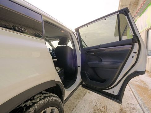 Used 2021 Toyota Highlander Platinum image 18