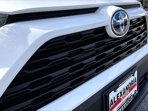 Used 2021 Toyota RAV4 LE image 28