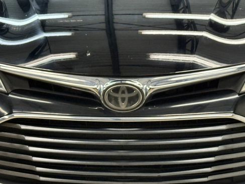 Used 2018 Toyota Avalon XLE image 5